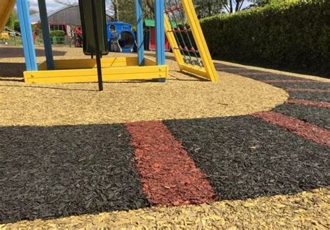 is rubber mulch safe for dogs: Exploring the Safety, Benefits, and Controversies Surrounding This Playground Surface